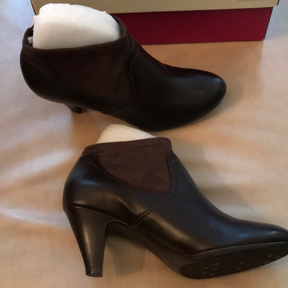 naturalizer claire leather booties